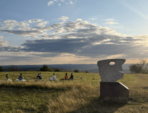 Secret Sunset: Yoga & Breathwork auf der Neubürg